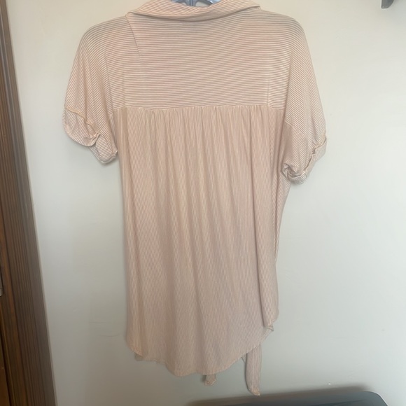 Kim and Cami Tie up Top! Size large - Picture 5 of 6